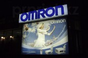 Неоновая реклама Omron