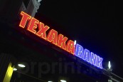 Неоновые буквы Texaka Bank